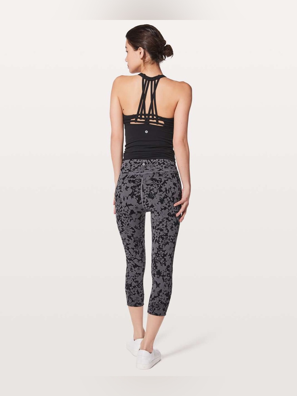 Lululemon In Movement Crop
*Everlux 19"
Efflorescent Nebula Black size 6 A127